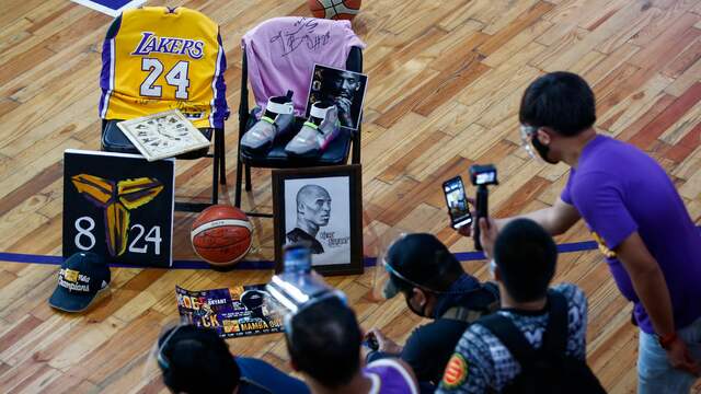 In 'The House of Kobe' ligt het shirt van de Los Angeles Lakers, waarvoor hij zijn gehele carrière speelde. Bryant werd met de ploeg uit LA vijf keer kampioen in de NBA.