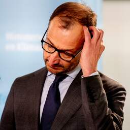 Ouders toeslagaffaire blij met kwijtschelding, maar aangifte blijft staan Ouders toeslagaffaire blij met kwijtschelding, maar aangifte blijft staan