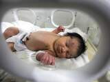 Syrische baby die aardbeving overleefde vernoemd naar overleden moeder Afraa