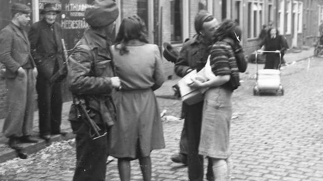 1945: In Groningen worden de bevrijders bedankt.