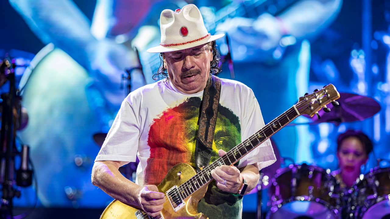 Guitarist Carlos Santana becomes unwell during performance, but makes up for it |  NOW