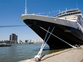 Nederlands cruiseschip in Duitsland bezet door klimaatactivisten