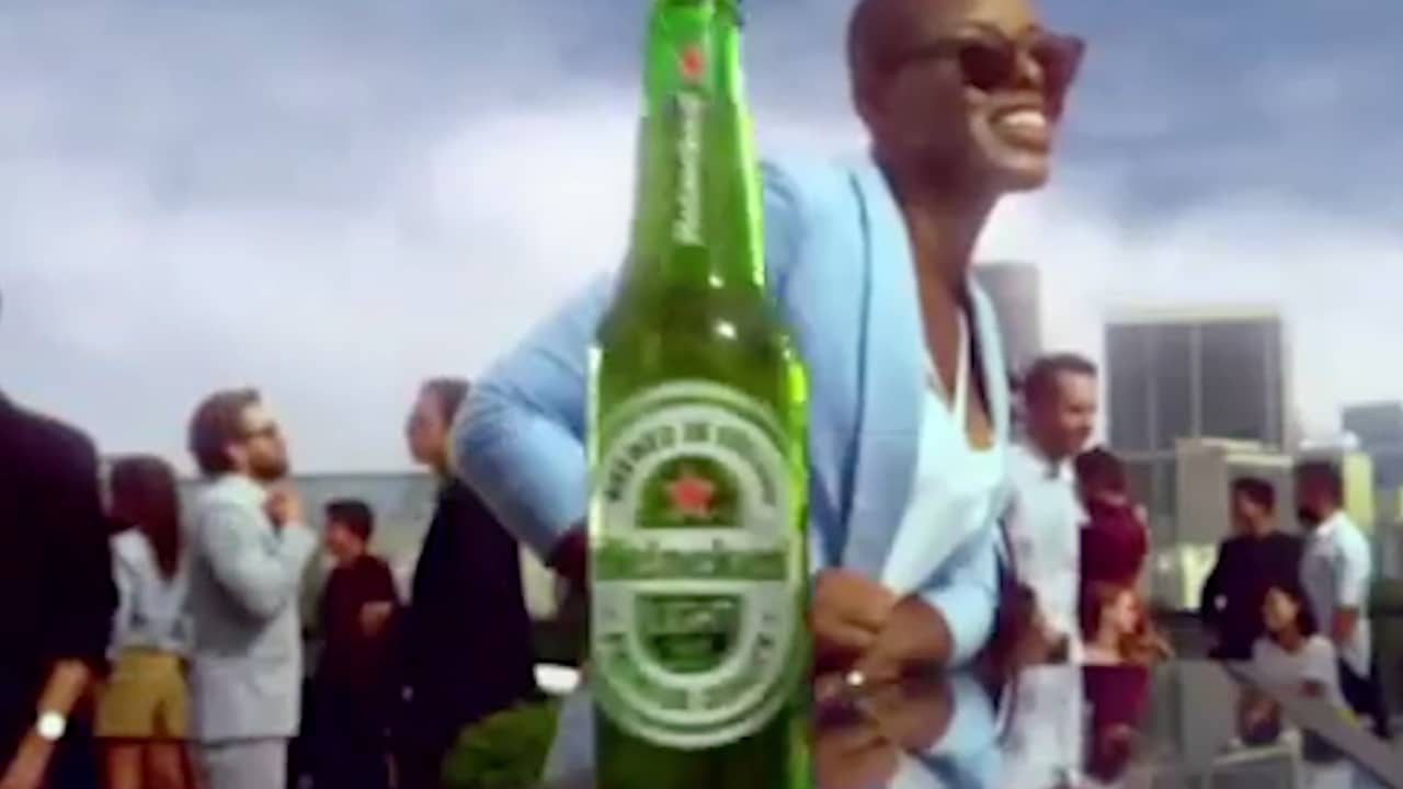 Beeld uit video: Bekijk de teruggetrokken reclame van Heineken