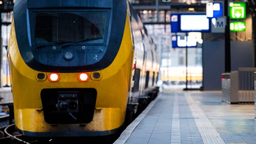 Treinverkeer rond Amsterdam komt weer op gang na storing