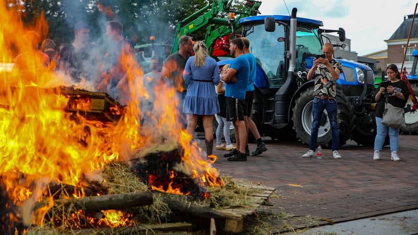 NUcheckt: Politieagent niet thuis belaagd door boze boeren met brandend hooi