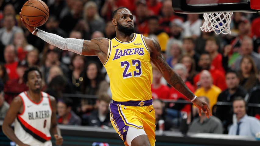 LeBron James verliest bij officiële debuut voor LA Lakers | Sport Overig |  NU.nl