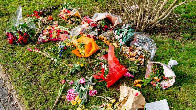 Op een kerkhof in Bodegraven legden complotdenkers bloemen op graven van kinderen.