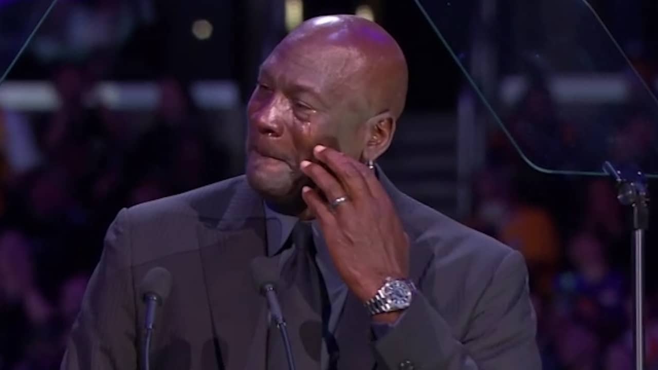 Beeld uit video: Michael Jordan en vrouw Kobe Bryant emotioneel bij herdenking in LA