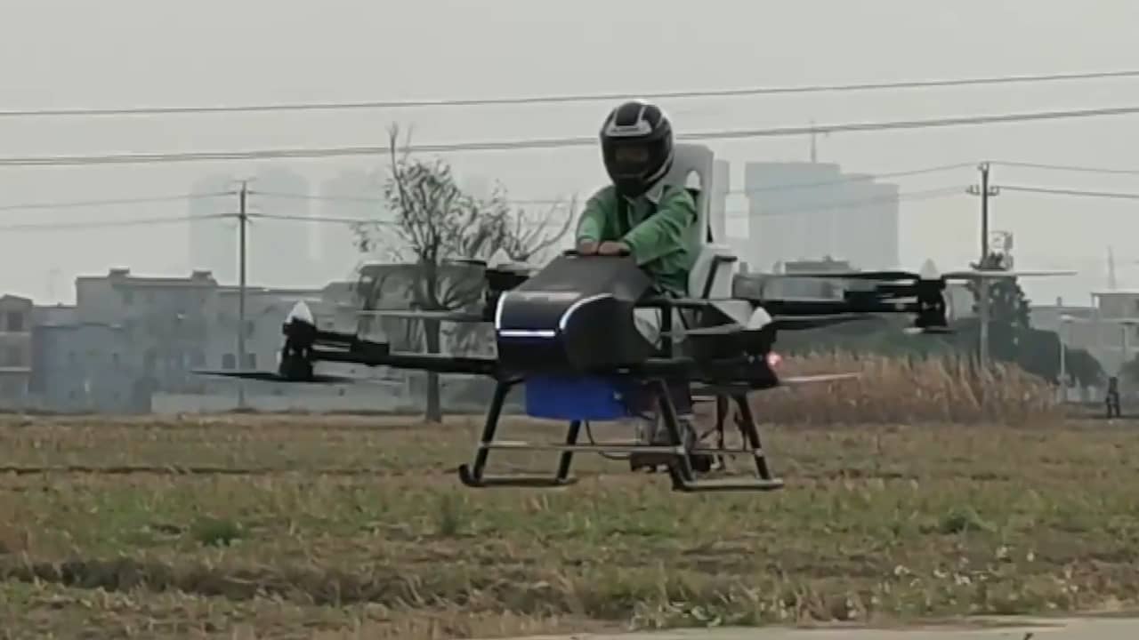 Beeld uit video: Chinese drone kan persoon vervoeren