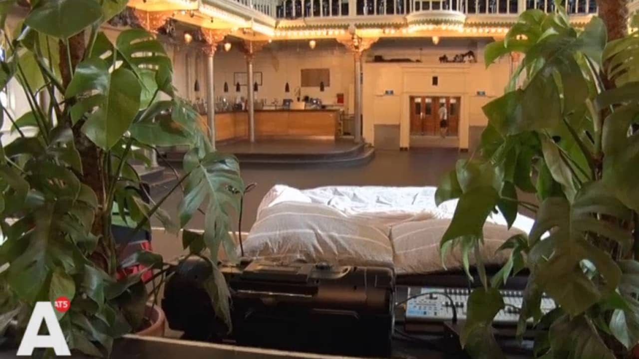 Eerste twee logees slapen in Paradiso