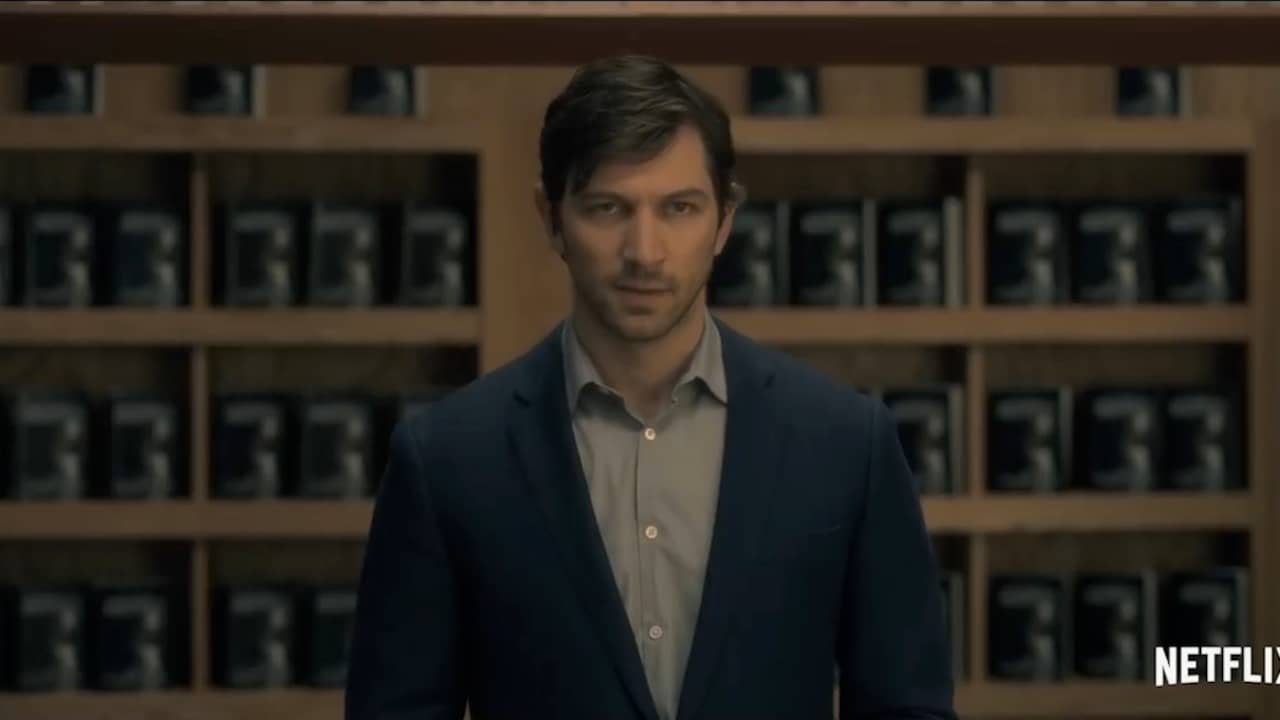 Beeld uit video: Michiel Huisman in Netflix-horrorserie The Haunting of Hill House