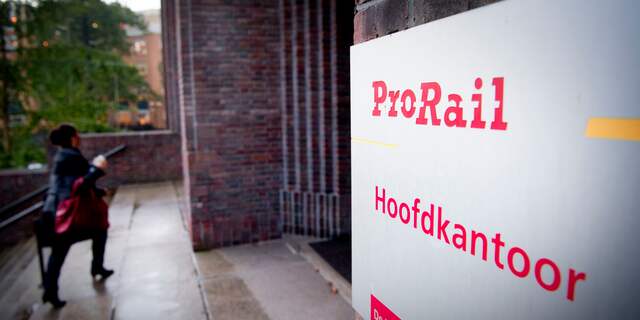 Is het spoorviaduct in Gouda ook aangetast door betonrot en onveilig? ProRail stelt onderzoek in