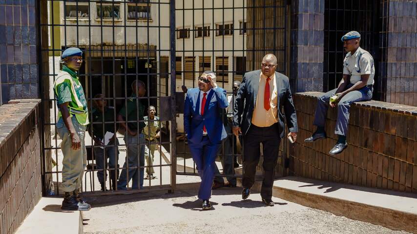 Twee oud-ministers Zimbabwe aangeklaagd om corruptie