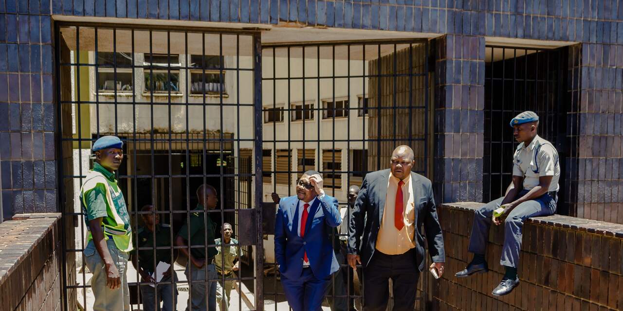 Twee oud-ministers Zimbabwe aangeklaagd om corruptie