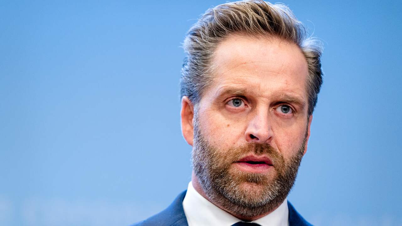 Beeld uit video: De Jonge: 'Geen probleem in ziekenhuis als iedereen gevaccineerd was'