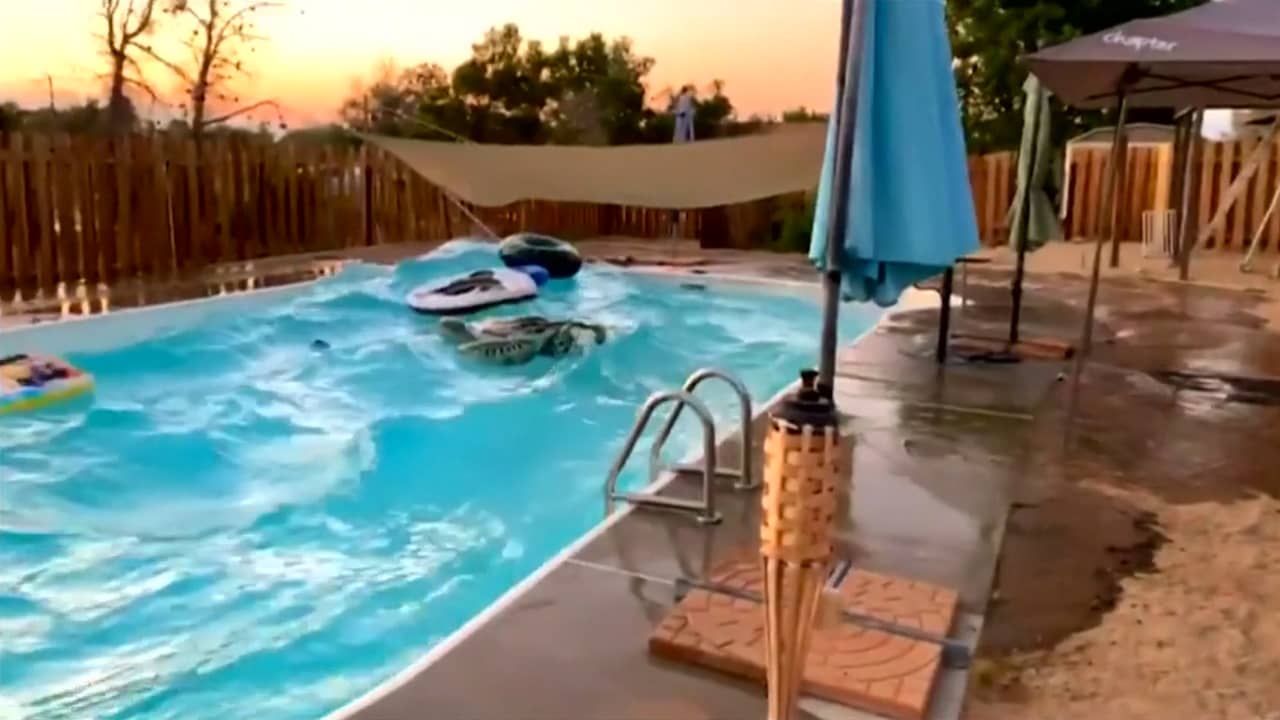 Water klotst uit zwembaden door zware aardbeving in Californië