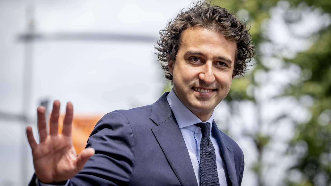 Jesse Klaver Steps Down as Joint Leader of GroenLinks and PvdA: New Leader Yet to be Determined