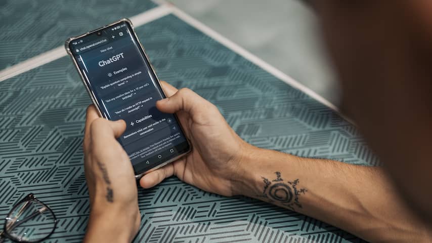 OpenAI geeft gebruikers toegang tot ChatGPT via WhatsApp ...