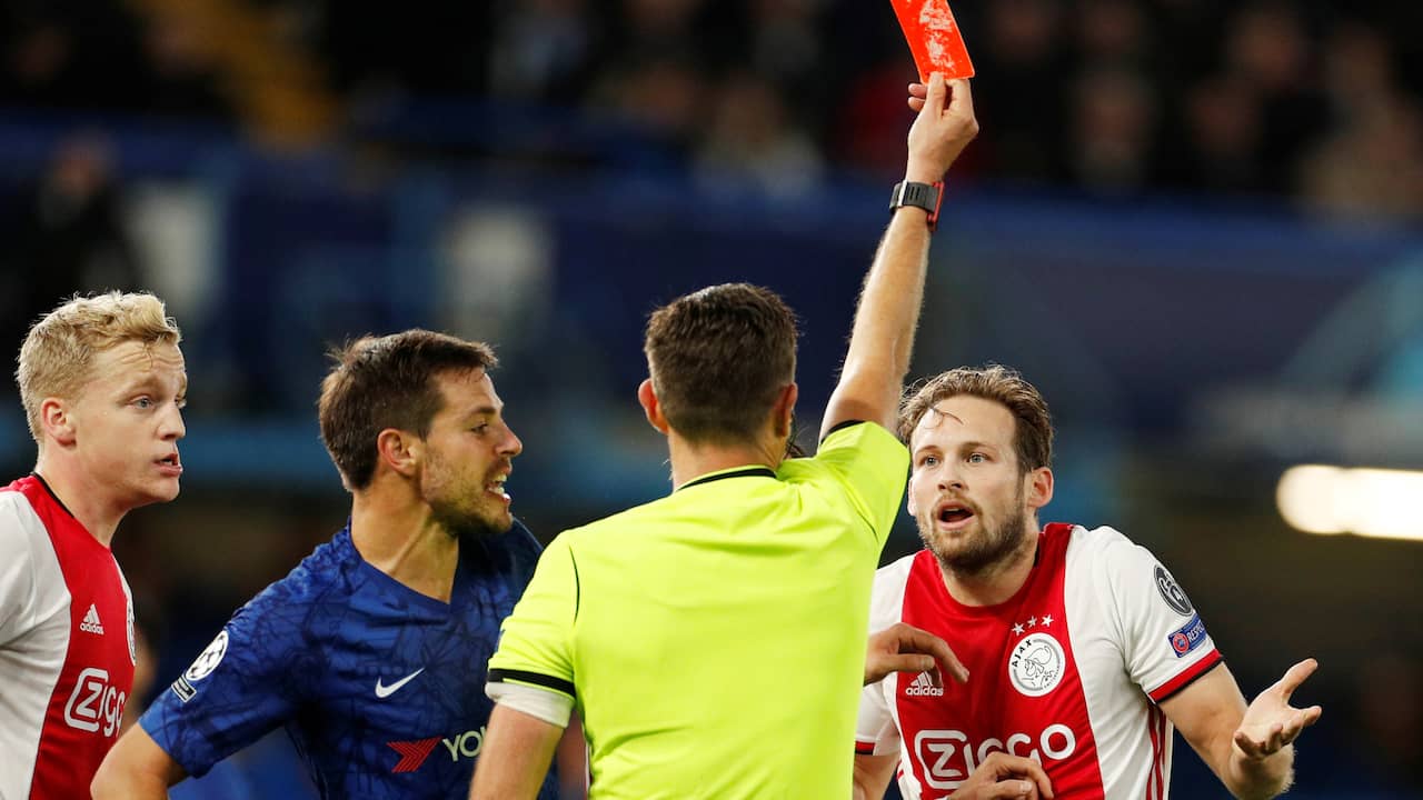 Jorginho scoort 3-4 uit penalty na rood voor Veltman en Blind