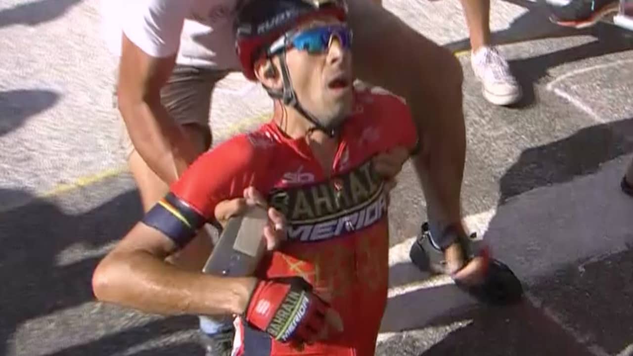 Beeld uit video: Nibali breekt ruggenwervel bij val tijdens klim Alpe d'Huez