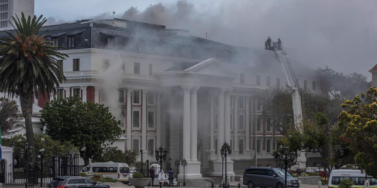 Verdachte opgepakt bij verwoestende brand in parlementsgebouw Zuid-Afrika