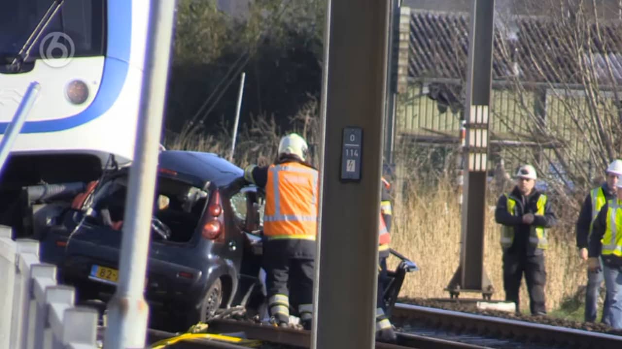 Persoon Overleden Na Aanrijding Trein Met Auto Bij Utrecht | NU - Het ...