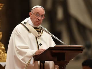 Paus roept geestelijken opnieuw op regels tegen misbruik te respecteren