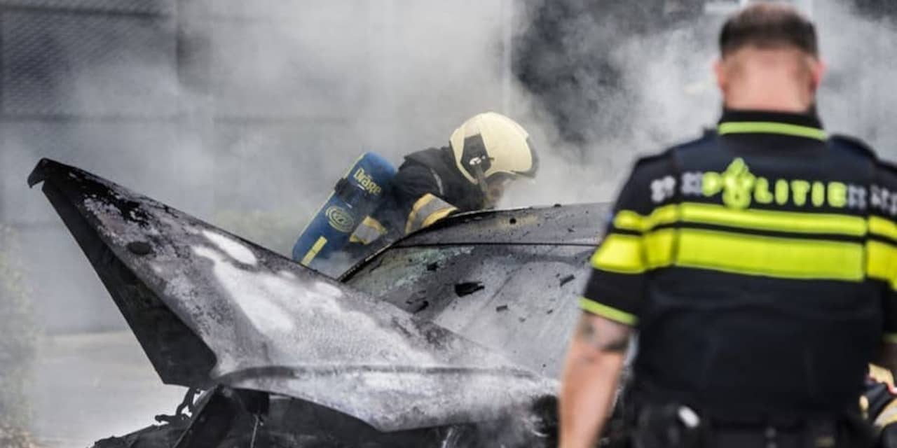 Auto in Van der Pekbuurt in Noord brandt uit, 37e autobrand in stadsdeel