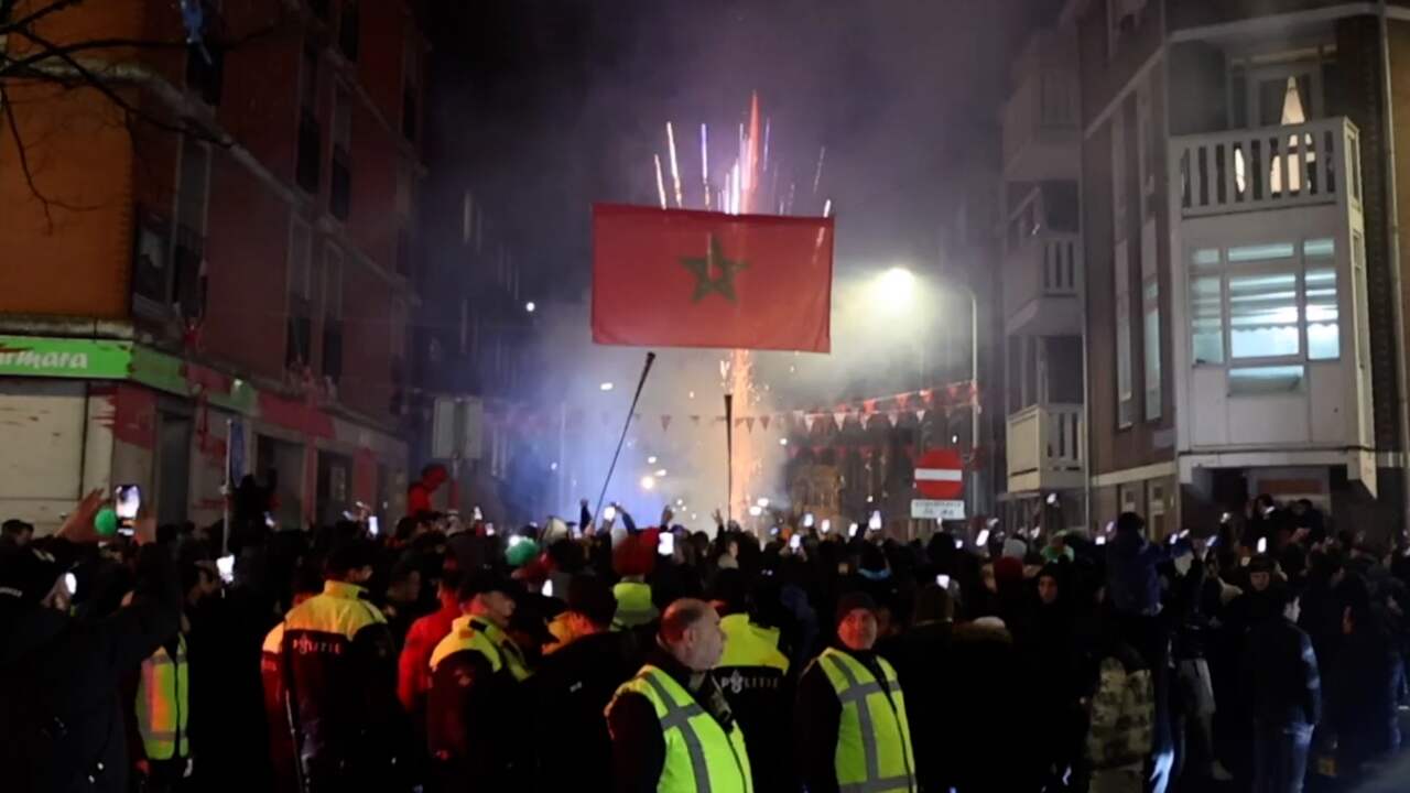 Beeld uit video: Marokko-fans vieren historische overwinning in Nederlandse steden
