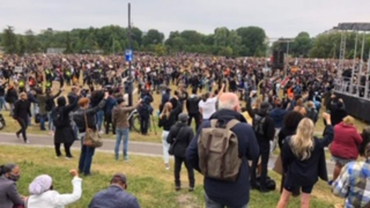 Beeld uit video: Live: Black Lives Matter-demonstratie in de Bijlmer
