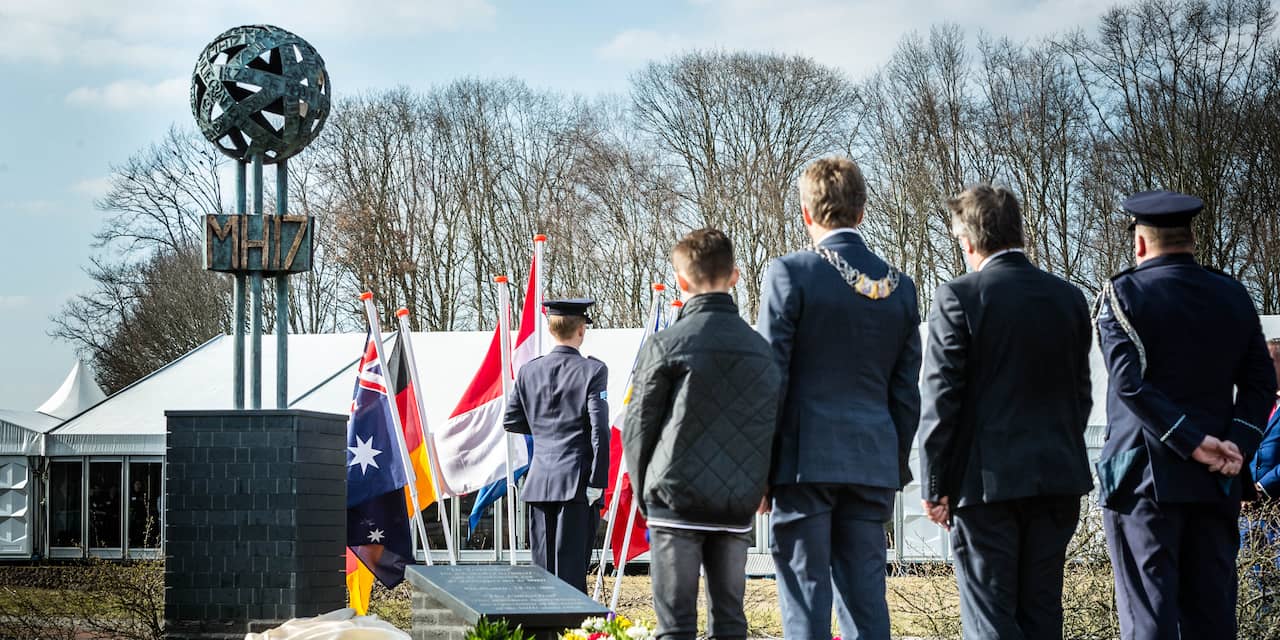 MH17-monument onthuld bij vliegbasis Eindhoven
