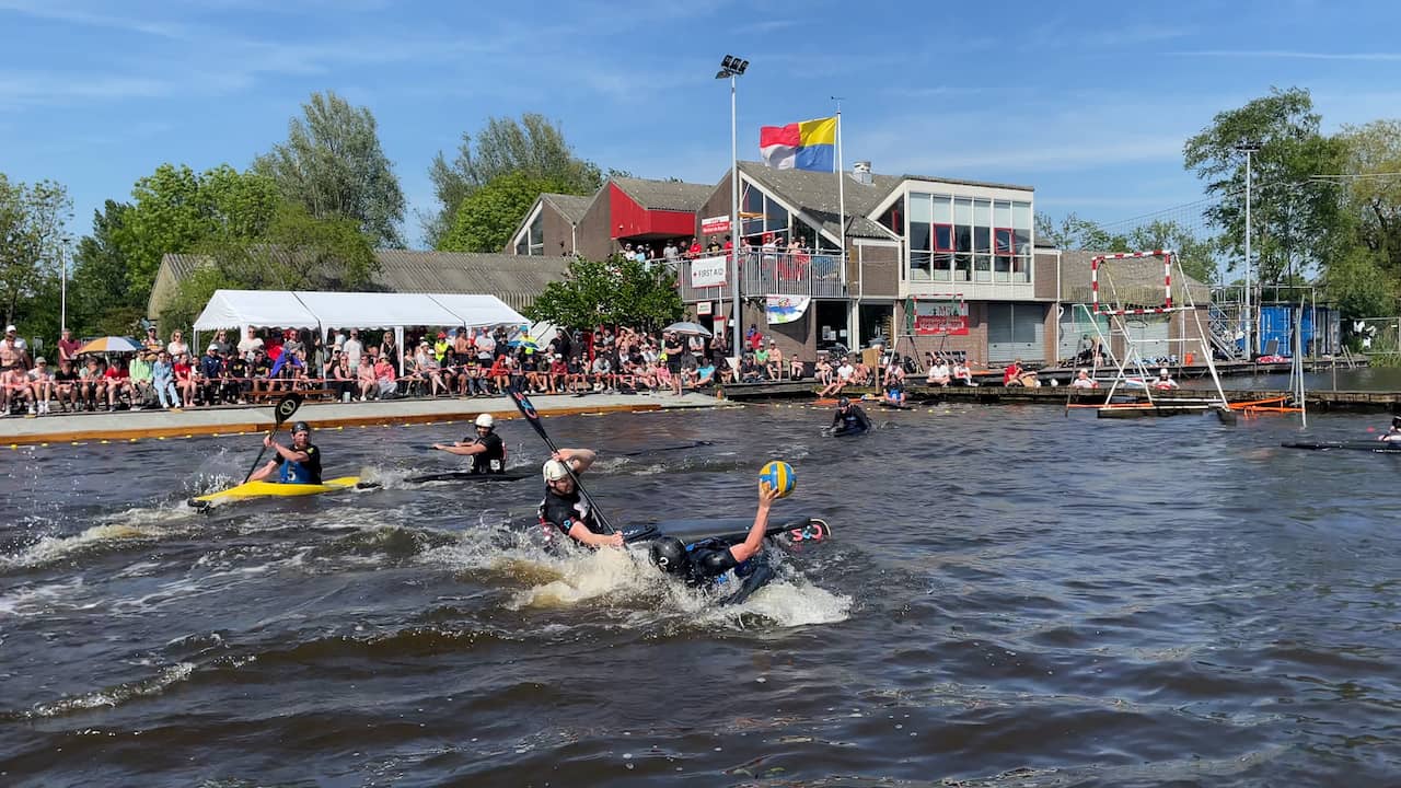 Beeld uit video: Nederlands kanopoloteam beukt zich naar winst internationaal toernooi