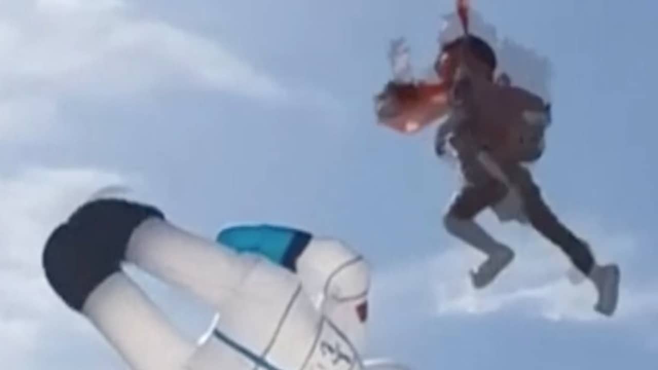 Beeld uit video: Peuter verstrikt in vlieger zwiept door de lucht in Taiwan
