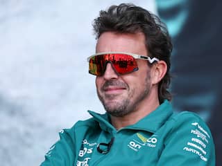 Alonso vindt zijn tijdstraf onterecht: 'Dit hoort bij de kunst van de autosport'