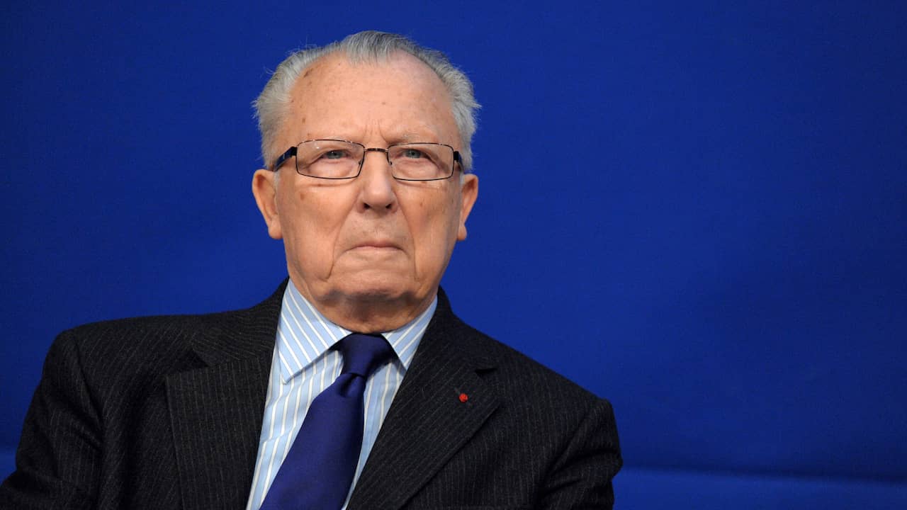 Politisi Perancis dan arsitek Uni Eropa, Jacques Delors, meninggal (98 tahun).  di luar
