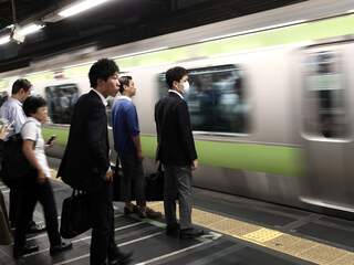 Japans bedrijf biedt excuses aan nadat trein twintig seconden te vroeg vertrekt