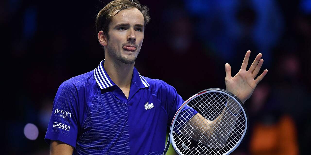 Medvedev naar halve finales ATP Finals, invaller Sinner boekt ruime zege