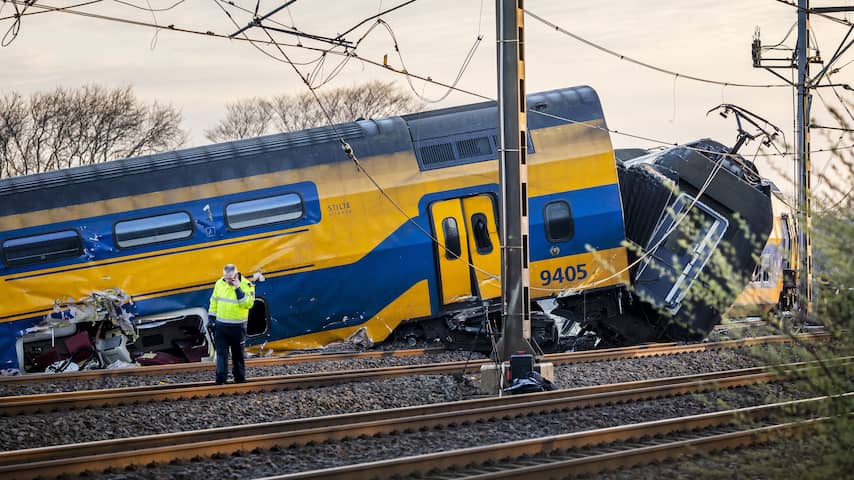 Zeker Ã©Ã©n dode en negentien mensen naar ziekenhuis na treinongeluk bij Voorschoten