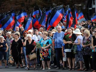 Tienduizenden mensen bij uitvaart pro-Russische separatistenleider Oekraïne