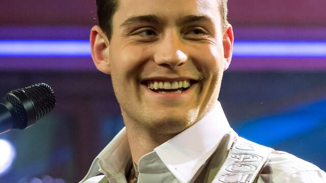 Douwe Bob geeft als 29e punten van vakjury Songfestival ...