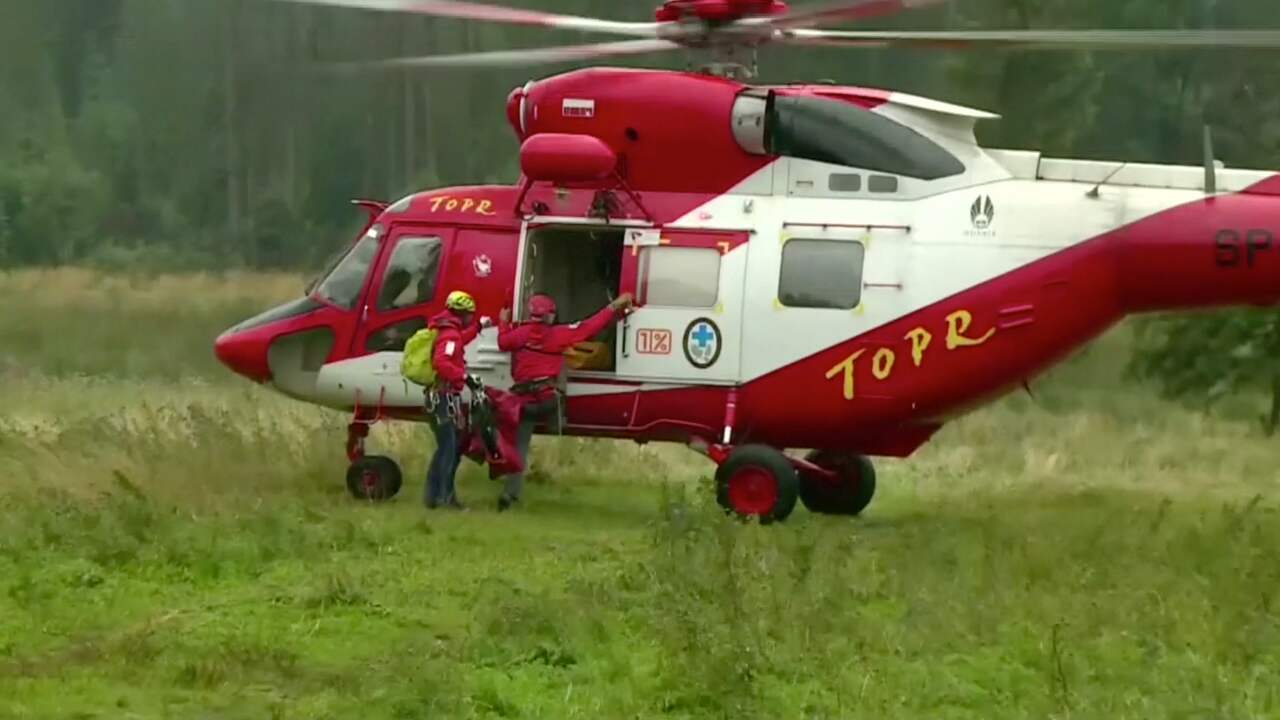 Beeld uit video: Hulptroepen rukken uit met helikopter voor noodweer in Polen