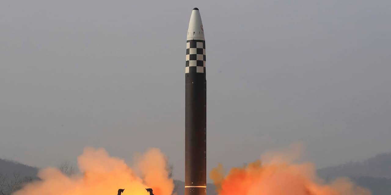 Noord-Korea vuurt drie ballistische raketten af kort na vertrek Biden uit Azië