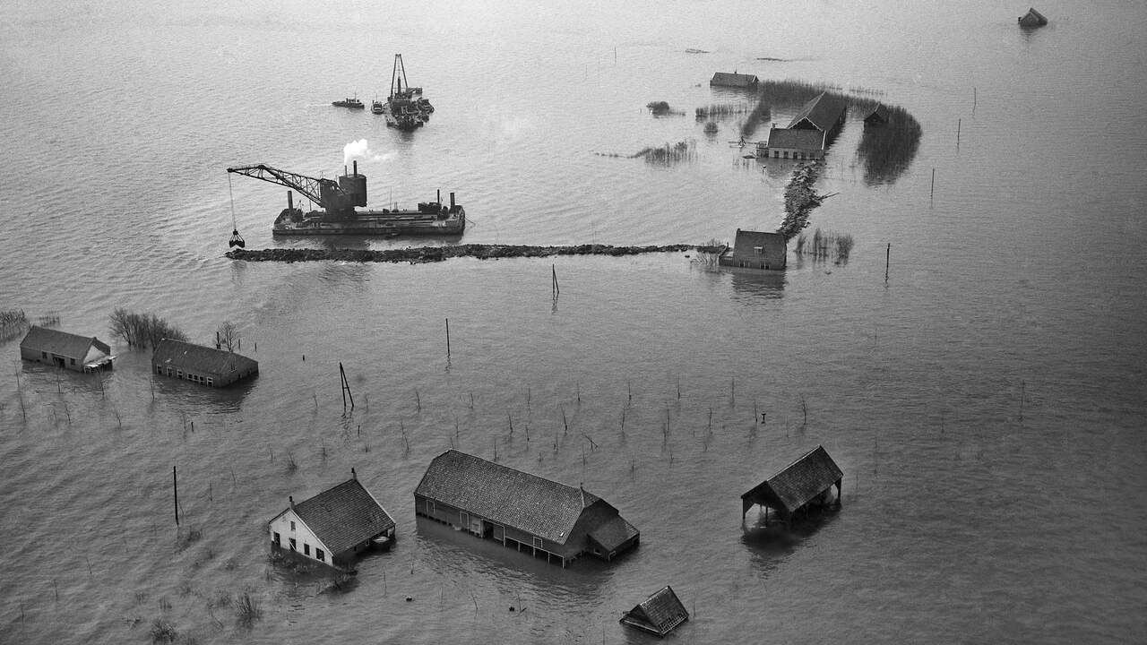 Een luchtfoto van het ondergelopen Schouwen-Duivenland.