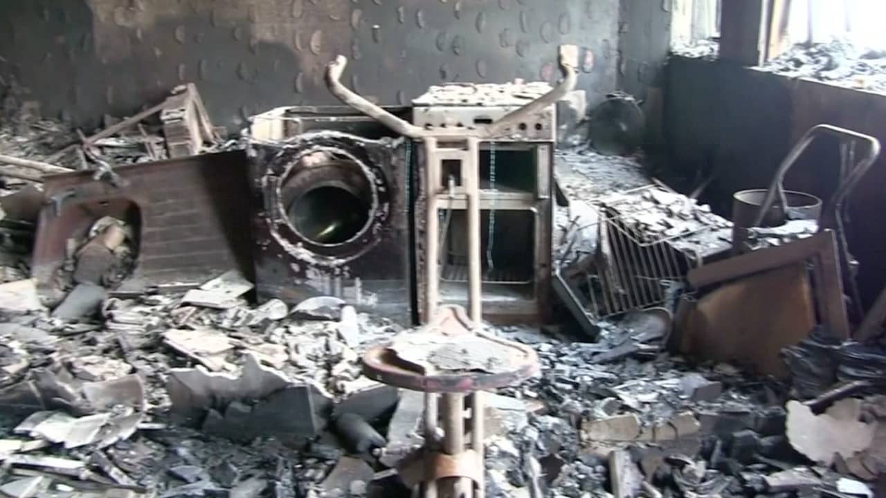 Beeld uit video: Zo zag de binnenkant van de flat in Londen er na de brand uit