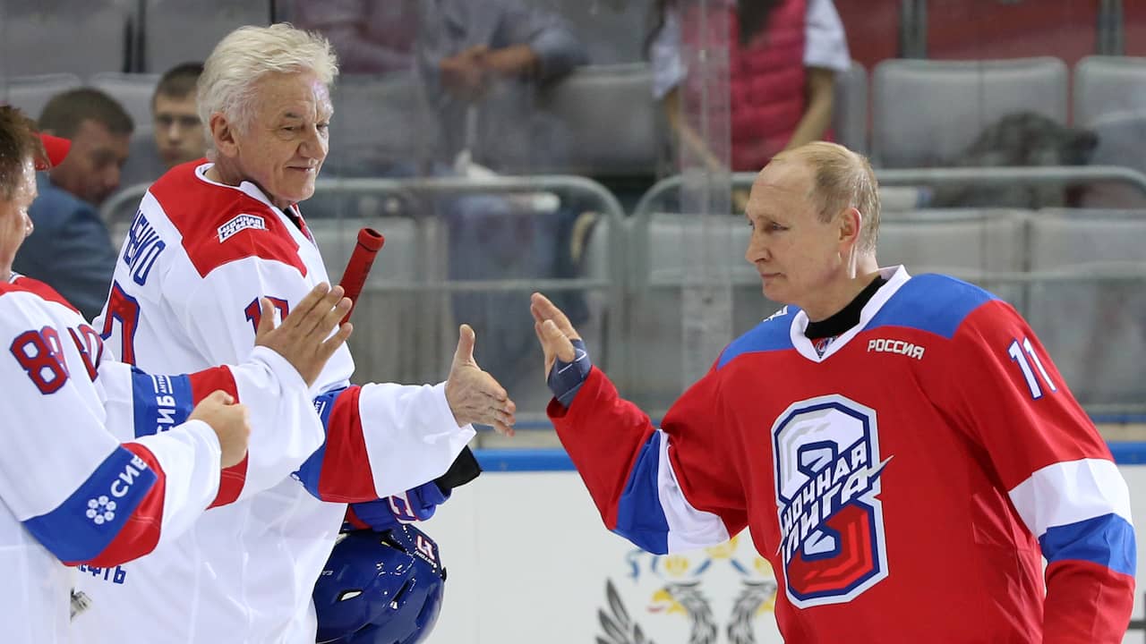 Zakenman Gennady Timchenko (links) is al jaren goed bevriend met president Vladimir Poetin. Zij delen onder meer een liefde voor judo en ijshockey.