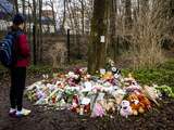 Bloemen op de plek waar het lichaam van de 14-jarige Esmee in januari werd gevonden.