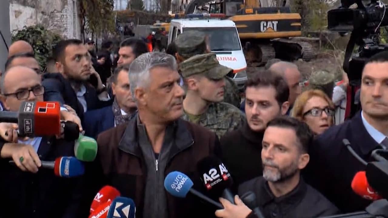 Beeld uit video: Naschok onderbreekt Kosovaarse president bij bezoek in Albanië