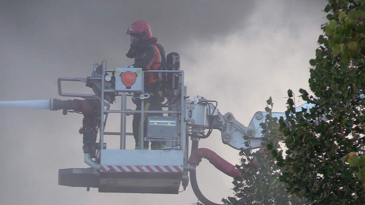 Beeld uit video: Brandweer bestrijdt grote brand in Holland Casino Groningen