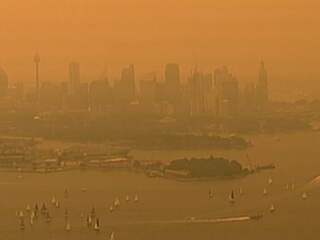 Sydney geteisterd door rook en as, bosbranden