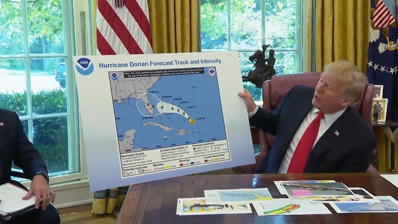 trump-toont-kaart-met-aangepast-pad-van-orkaan-dorian